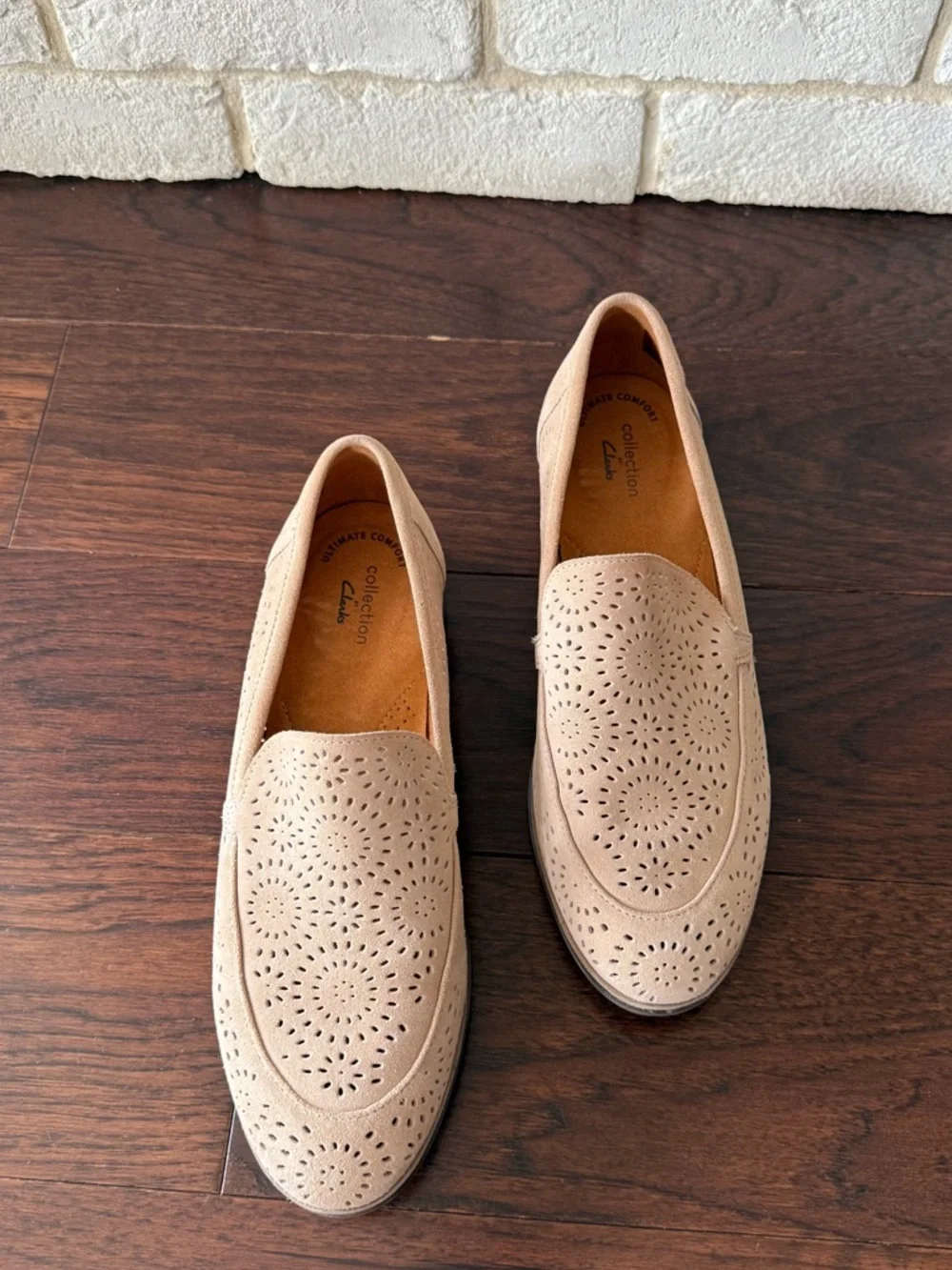 Clarks Women’s Trish Calla Loafer — Sand Suede EUC! - Picture 3 of 11